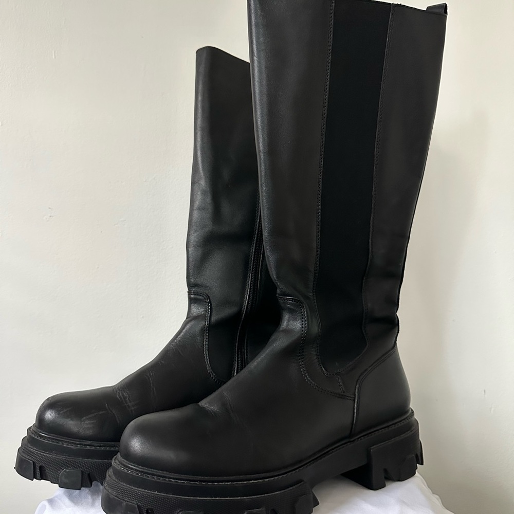 Steve Madden Esma Boot